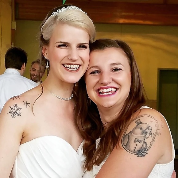 Meet your Posher, Arielle - Picture 1 of 1